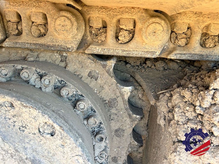 2018-caterpillar-320-image-46