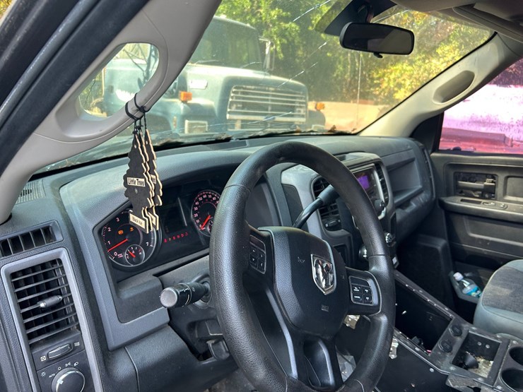 2015-dodge-1500-image-42