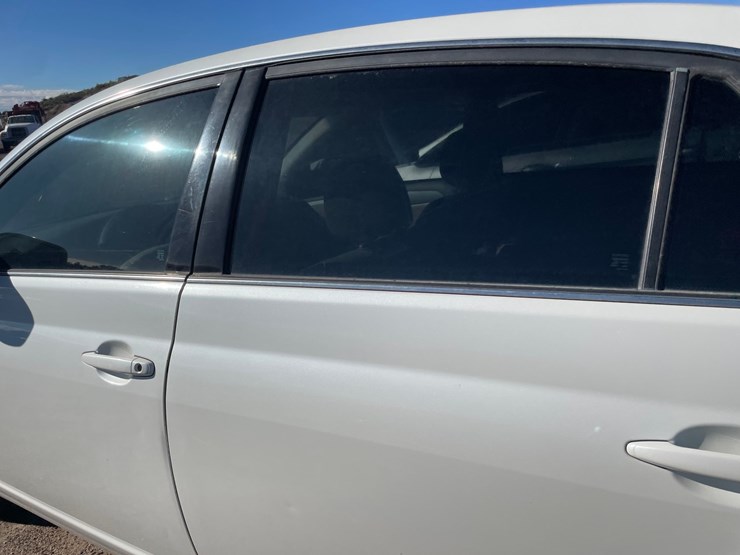 #2762-•-2005-toyota-avalon-(title-in-delay)-image-21