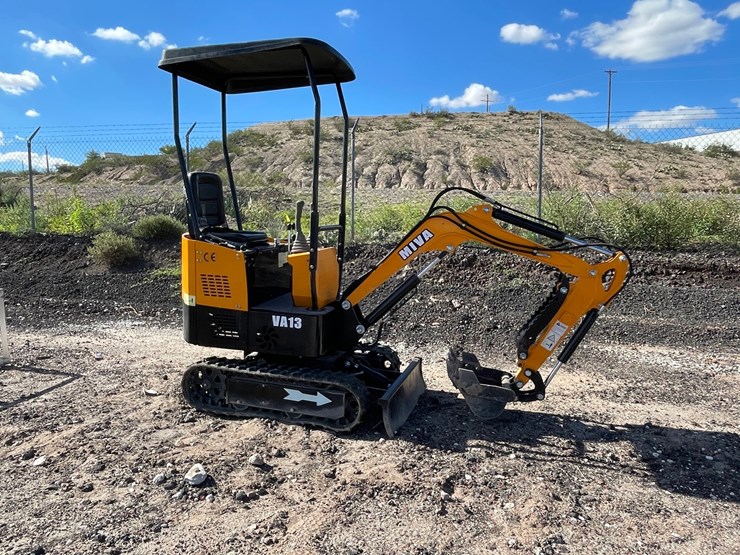 #3062-•-mini-excavator-image-5
