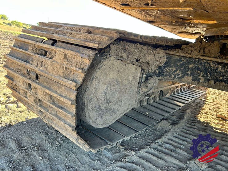 2018-caterpillar-320-image-41