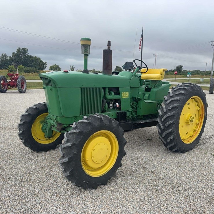 JOHN DEERE 3020