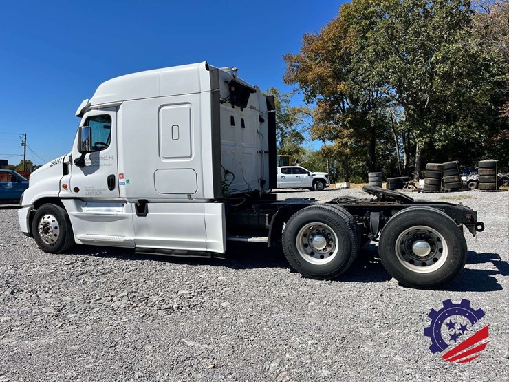 2018-freightliner-cascadia-t/a-truck-tractor-image-15