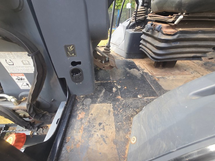 terex-tlb840r-image-33