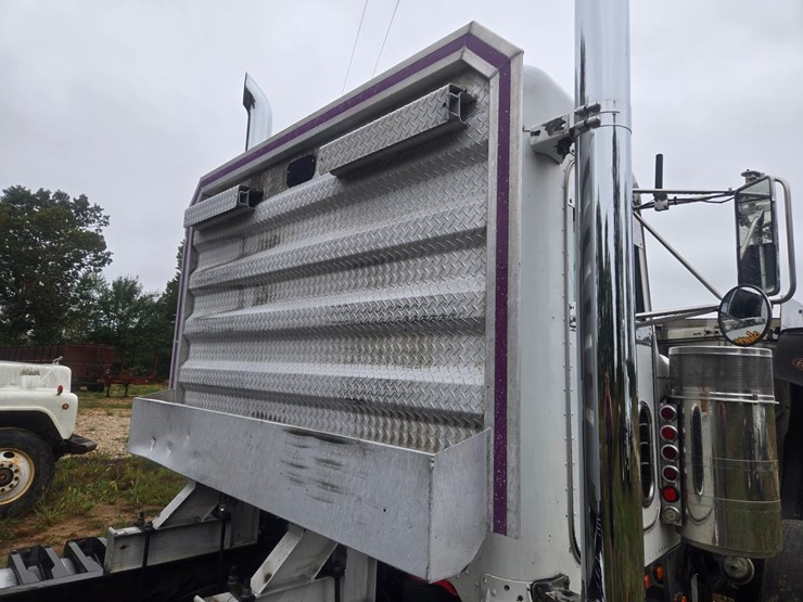 2000-peterbilt-379-image-76