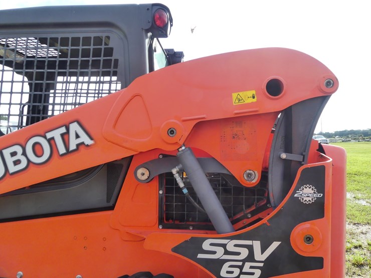 kubota-ssv65-image-8