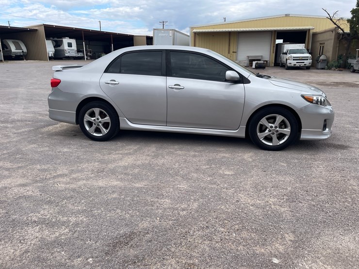 #2765-•-2011-toyota-corolla-(title-in-delay)-image-4