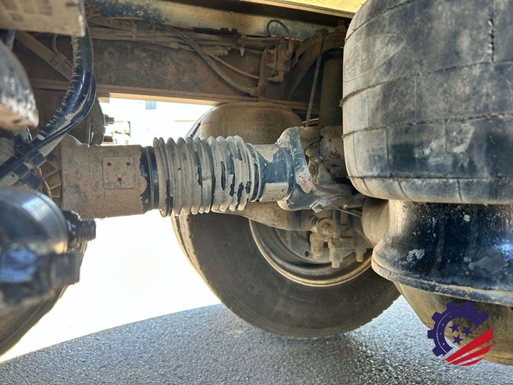 2020-peterbilt-567-image-95