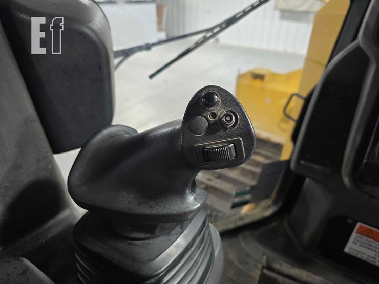2021-caterpillar-d4-lgp-image-19