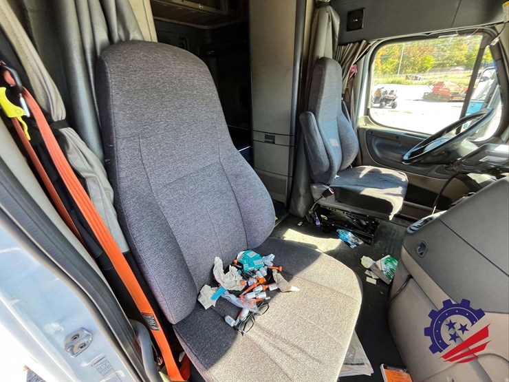 2018-freightliner-cascadia-t/a-truck-tractor-image-117