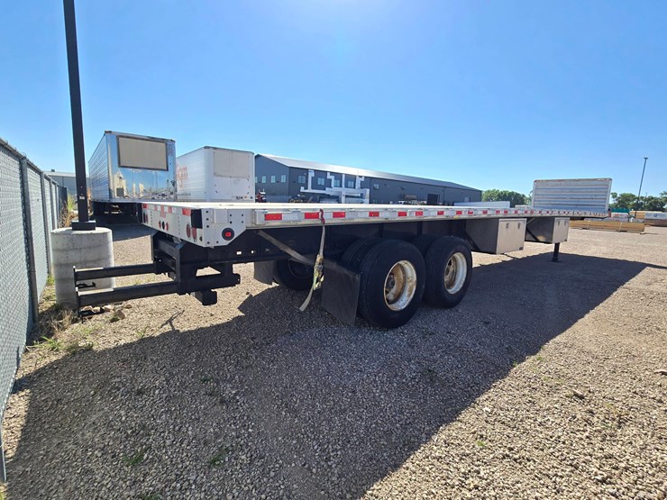 2013-great-dane-flatbed-image-3