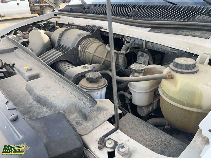 2013-ford-cargo-image-28