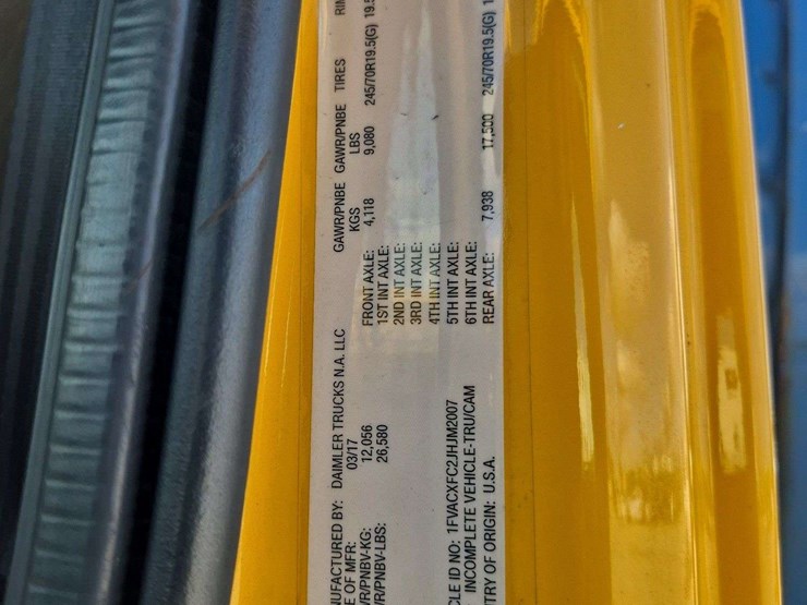 2018-freightliner-m2-106-image-14