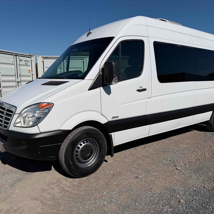 2010 Freightliner Passenger Van