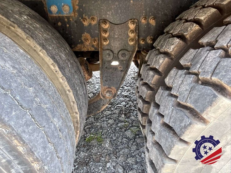 2011-international-paystar-tri-axle-hydrovac-truck-image-13