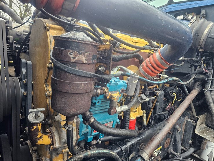 2001-peterbilt-379-image-30
