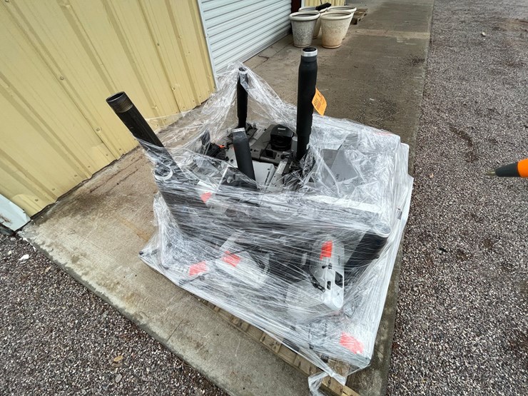 #4685-•-pallet-of-assorted-projectors-image-1