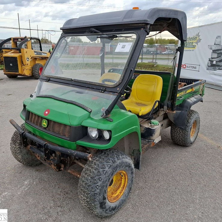 JOHN DEERE GATOR