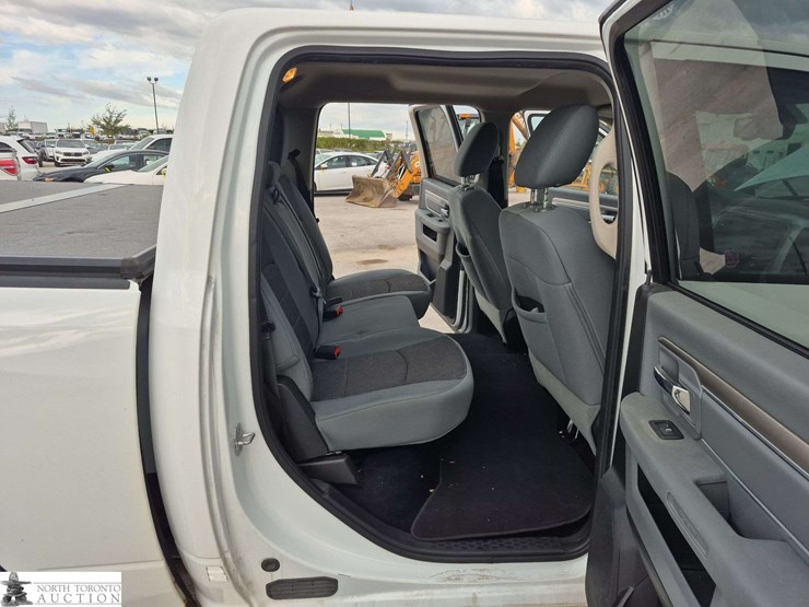 2014-dodge-1500-image-30