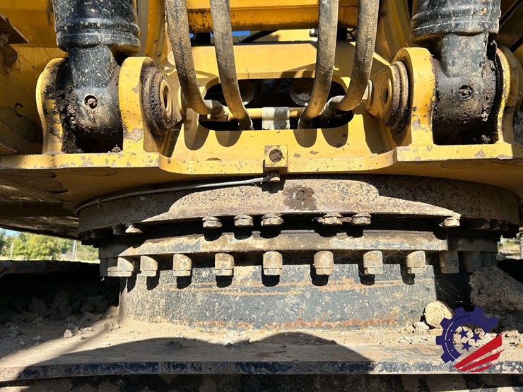 2018-caterpillar-320-image-59