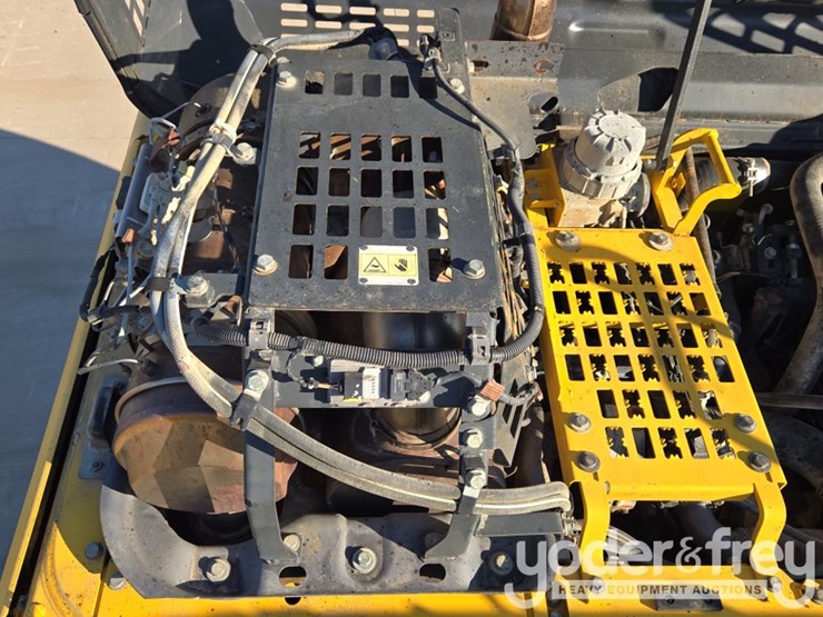 2015-komatsu-pc210-lc-11-image-54