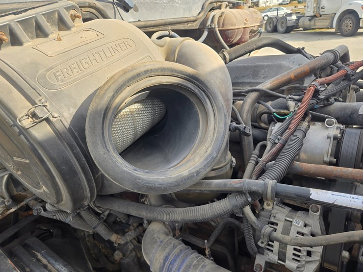 2006-freightliner-columbia-120-image-39