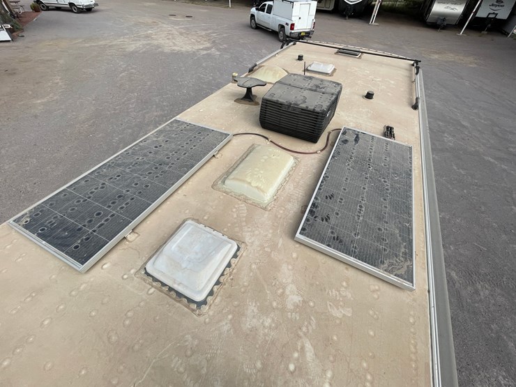#2824-•-2022-lance-travel-trailer,-(has-new-mexico-title)-image-161