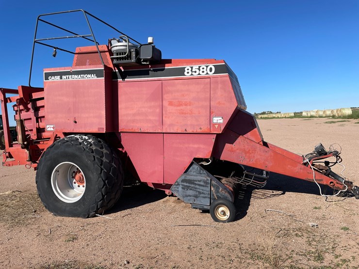 #2802-•-case-8580-baler-with-accumulator-(offsite-in-deming,-nm)-image-1