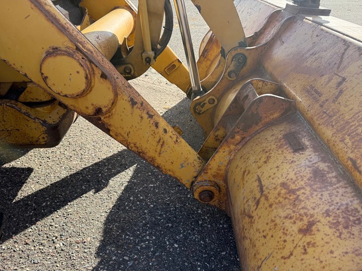 caterpillar-420e-image-12