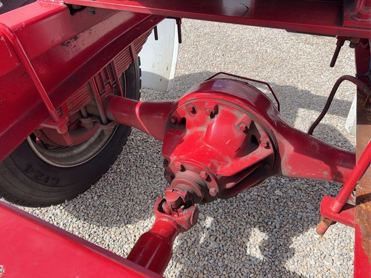 exceptional-international-kb-7-truck-with-fifth-wheel-hitch-image-32