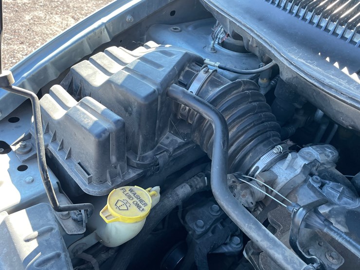 2005-chrysler-town-&-country-image-70