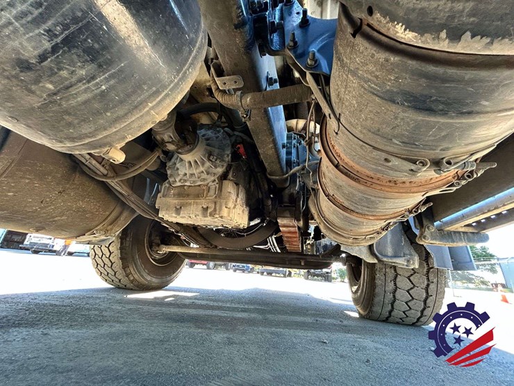 2019-freightliner-114sd-image-113