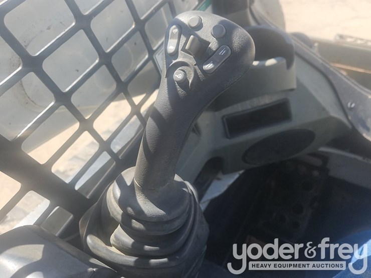 2016-bobcat-t740-image-29