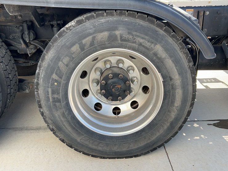 2018-peterbilt-579-image-56