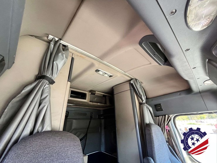 2018-freightliner-cascadia-t/a-truck-tractor-image-121
