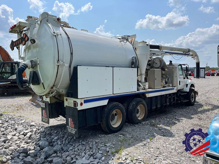 2009-international-sf637-t/a-hydrovac-truck-image-3