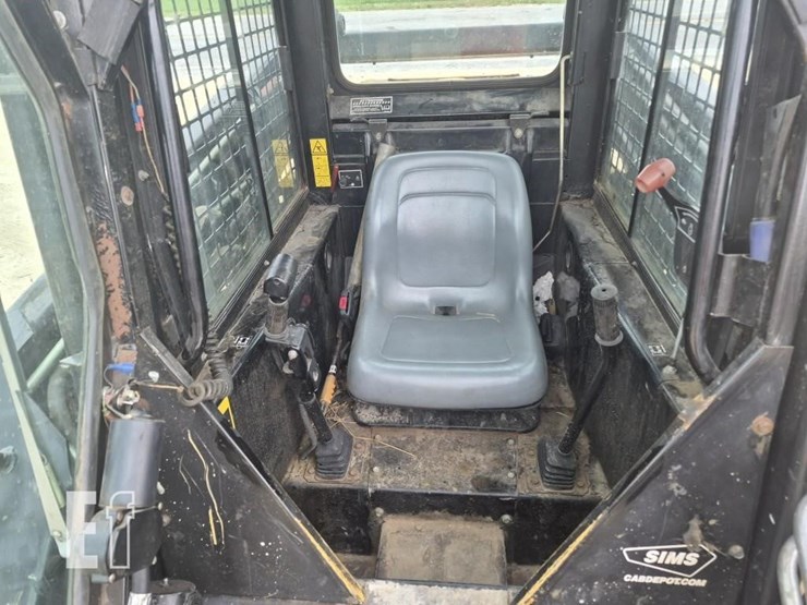 new-holland-lx885-image-11