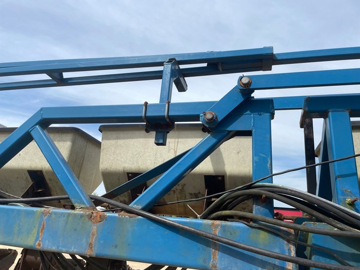 #1275-•-kinze-12'-corn-planter-image-40