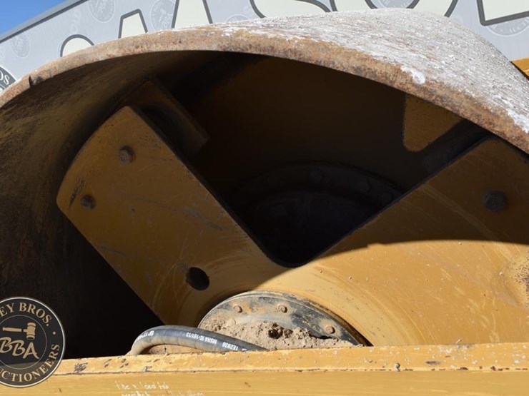 2009-caterpillar-cs56-image-31