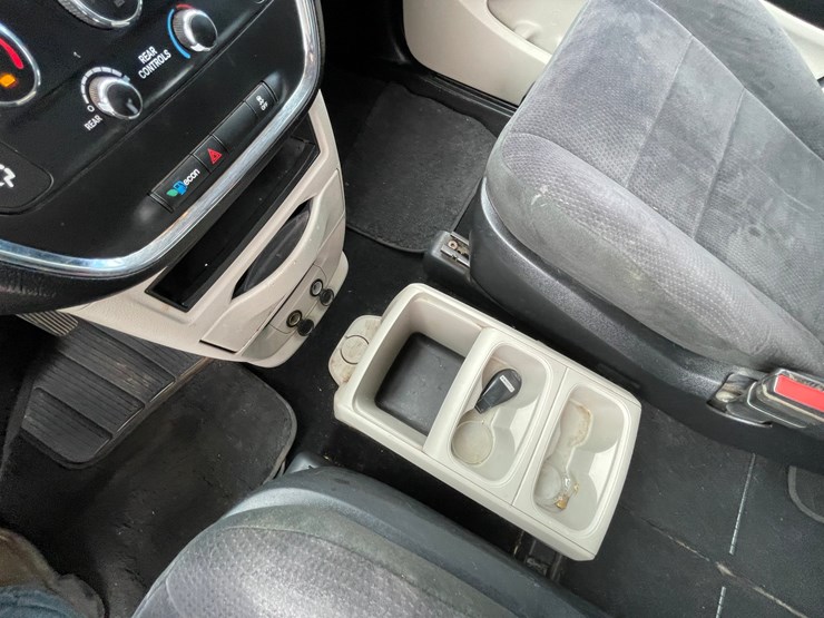 2011-dodge-grand-caravan-image-45