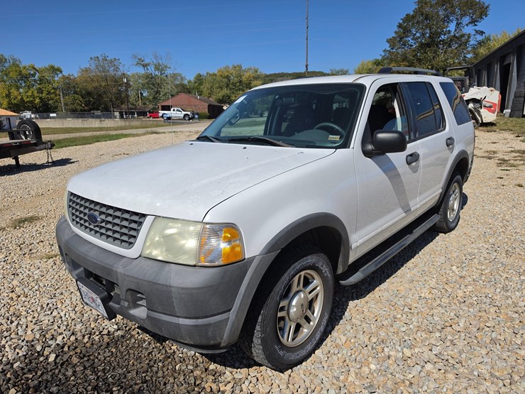 2003-ford-explorer-image-1