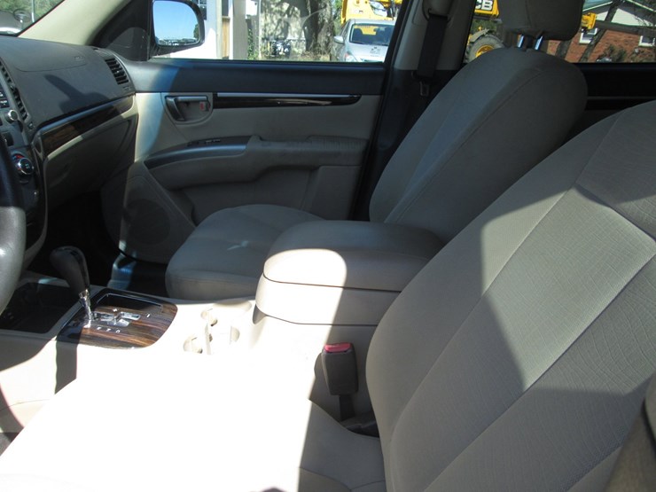 2012-hyundai-santa-fe-image-25