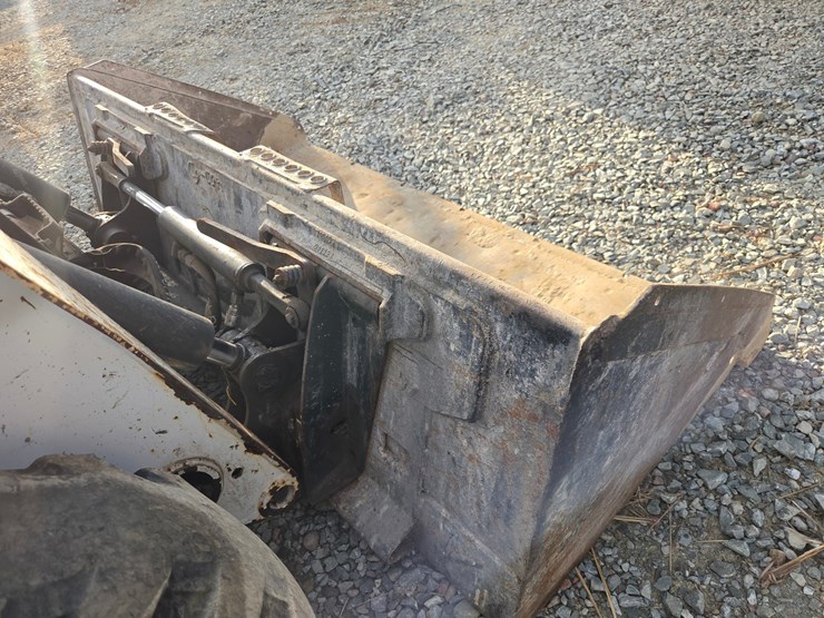 2014-bobcat-s570-image-12