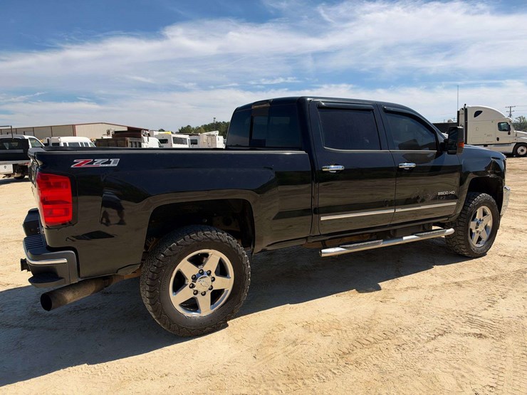 2015-chevrolet-silverado-2500-image-3