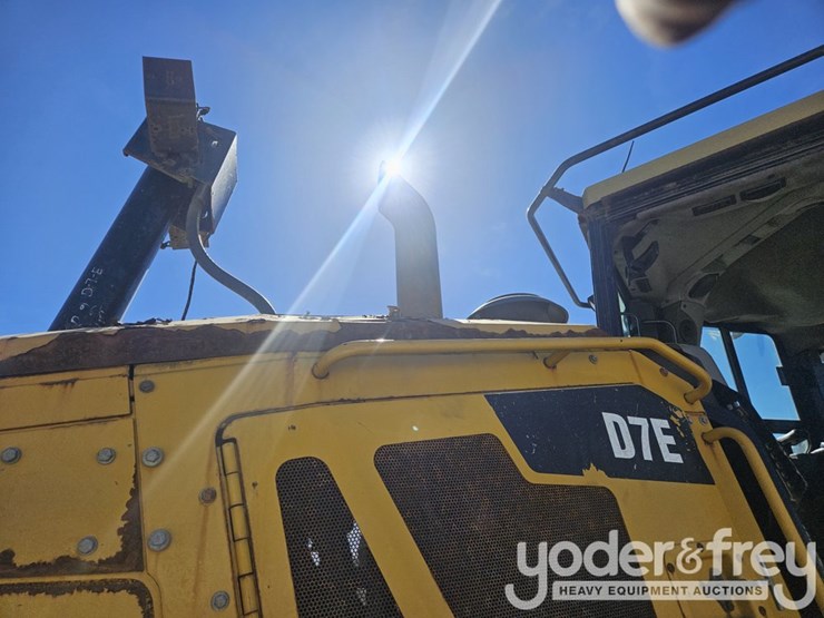 2010-caterpillar-d7e-image-30