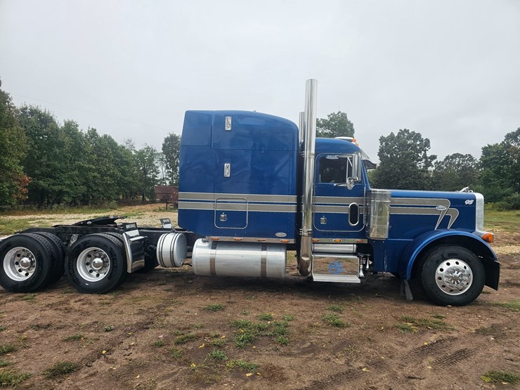 2001-peterbilt-379-image-21