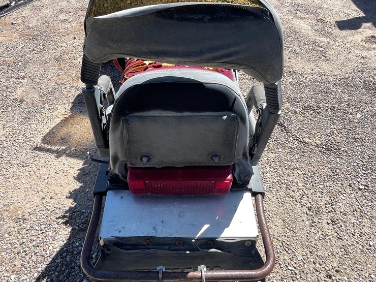 #2898-•-yamaha-venturo-snowmobile-image-11