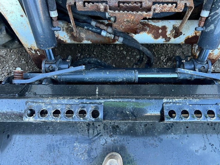 2017-bobcat-s570-image-12