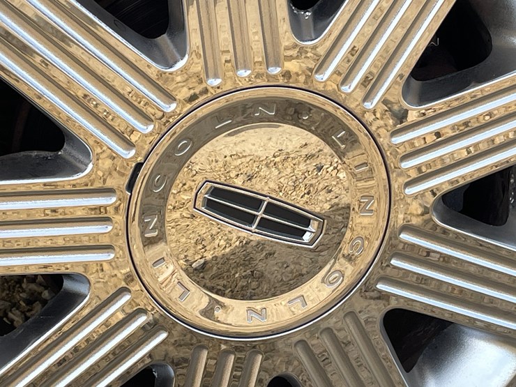 #201-•-2005-lincoln-town-car-(has-wi-title)-image-129