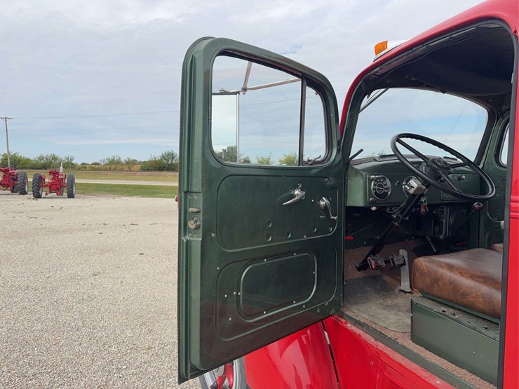 1951-mack-a30-image-61